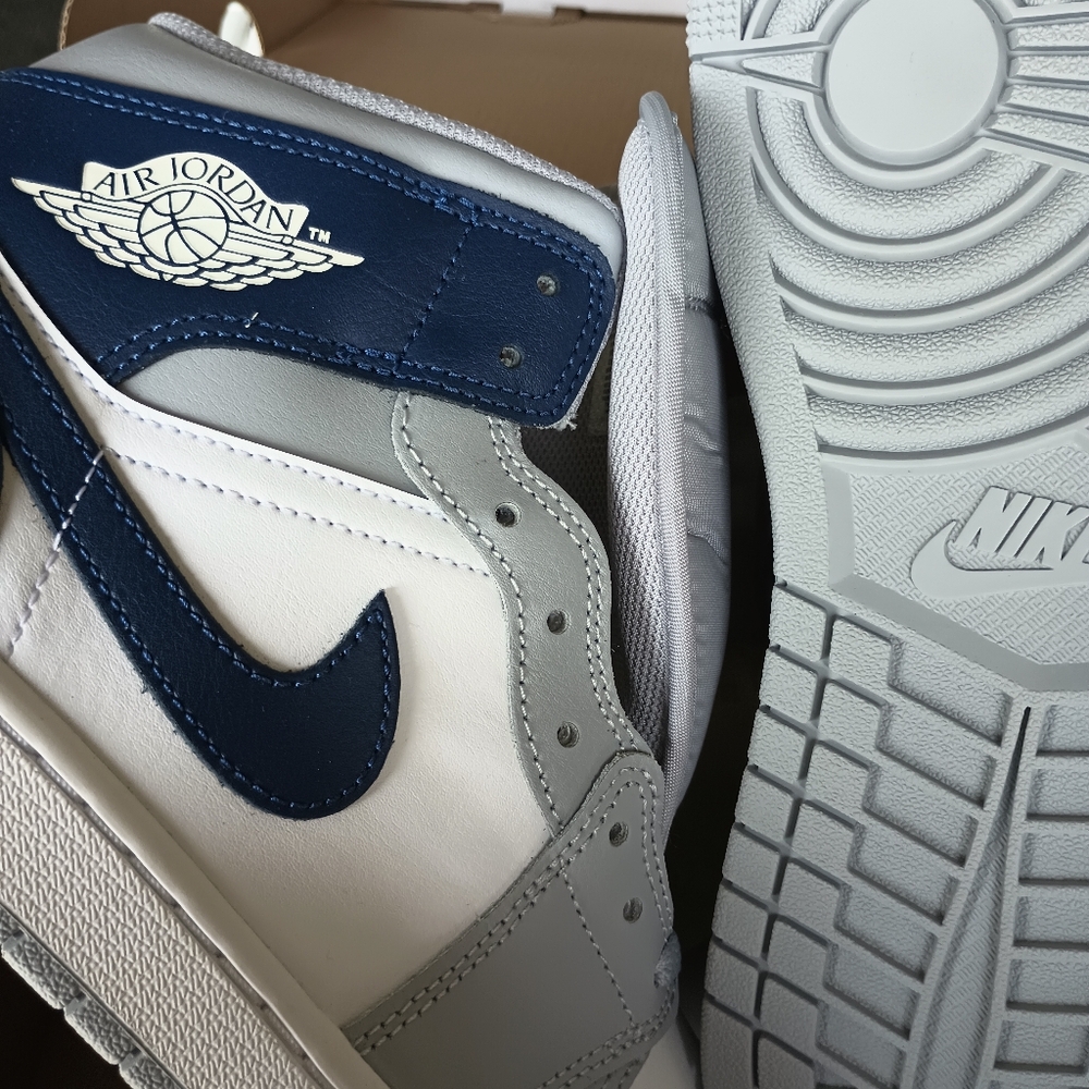 🔥Hot Sugar Free New Air Jordan 1 Mid Men Wolf Grey Navy 🔥 - Picture 4 of 9